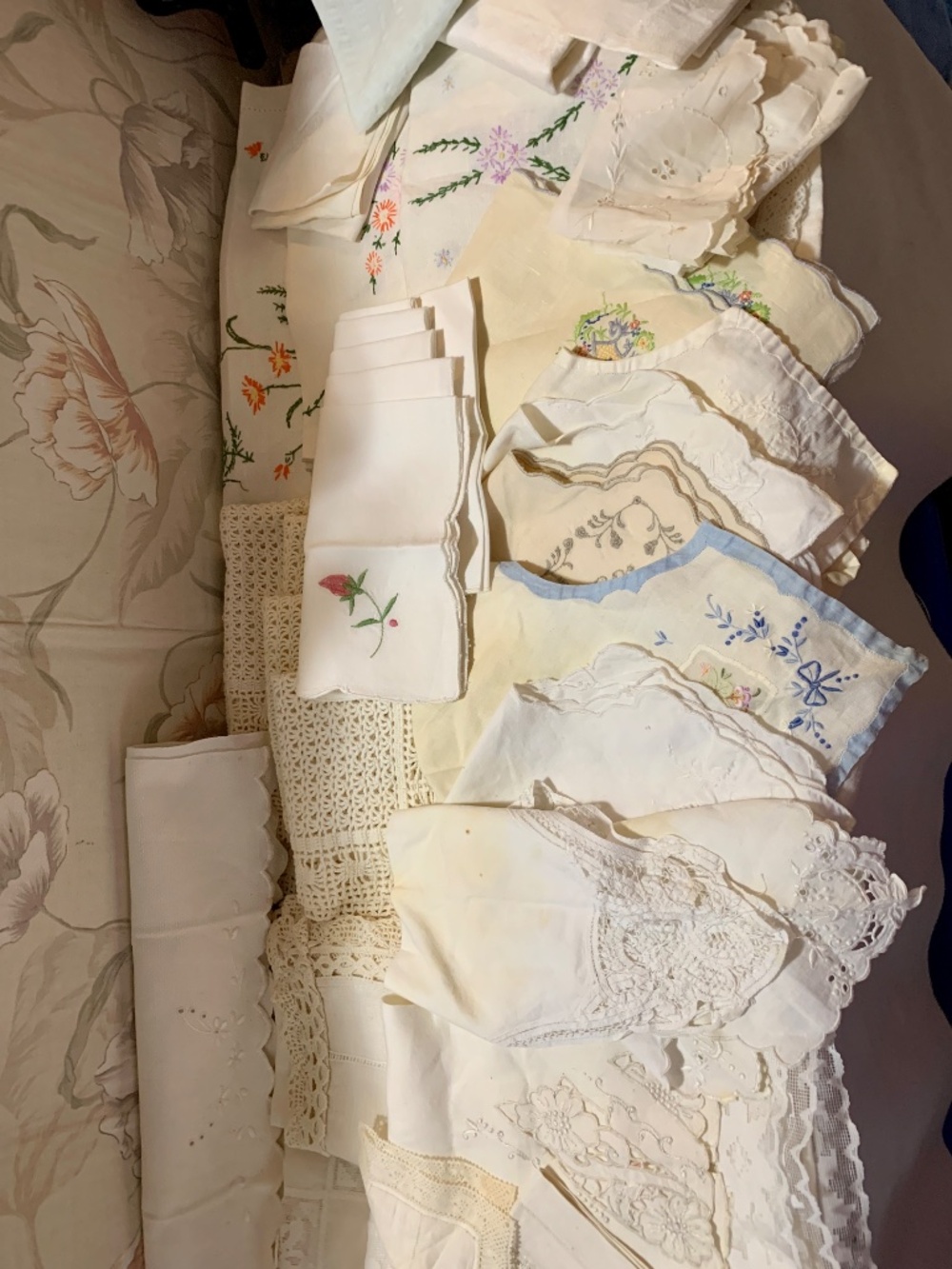 Lot Vintage Embroidered Crocheted Tablecloth Runners Napkins Craft Upcycle Use - Picture 2 of 14